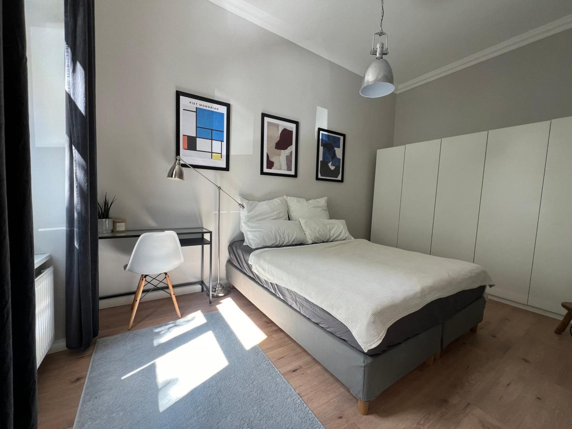 Apartment Altbau-traum Im Medienhafen Dusseldorf